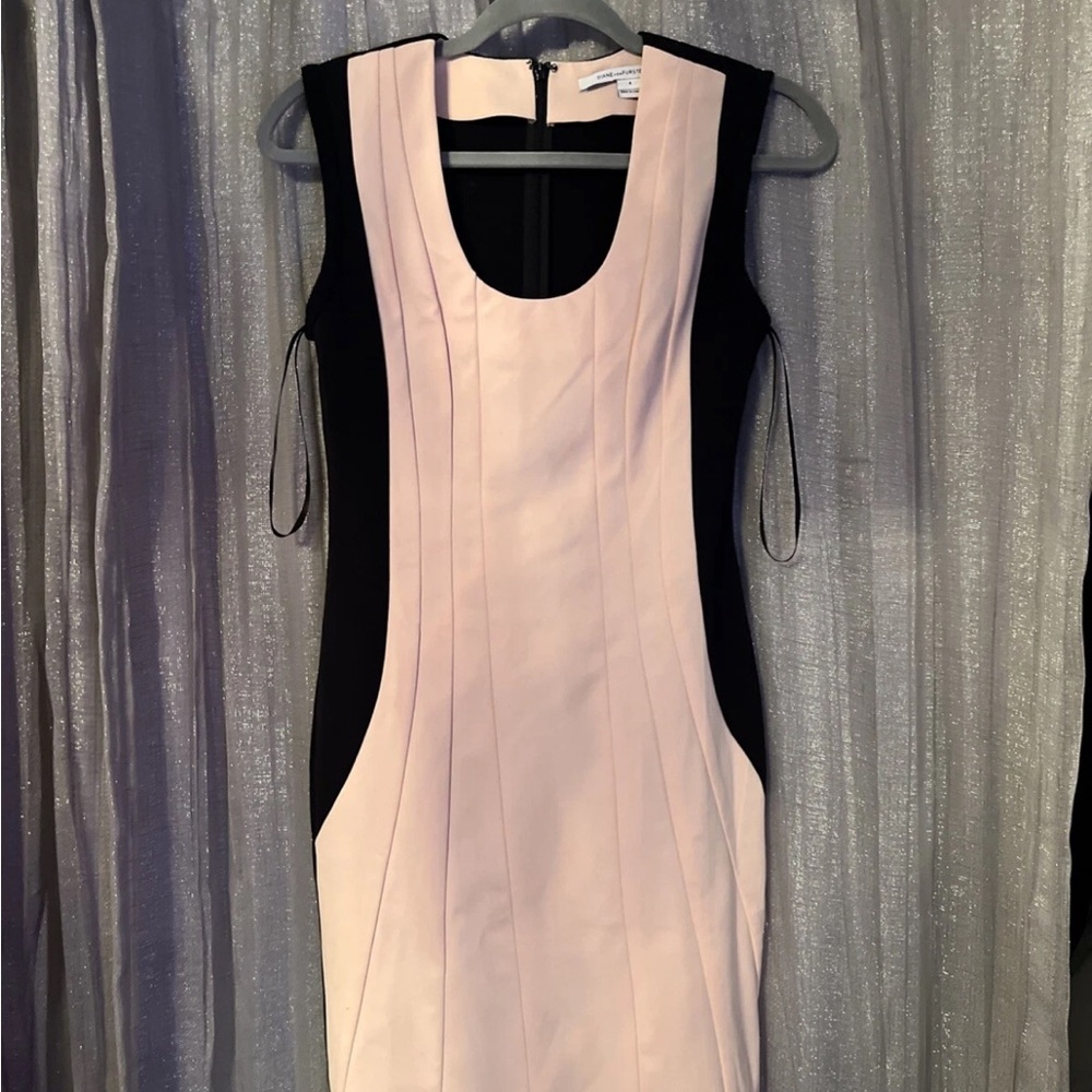 Diane Von Furstenberg Elegant Black and Pink Dress